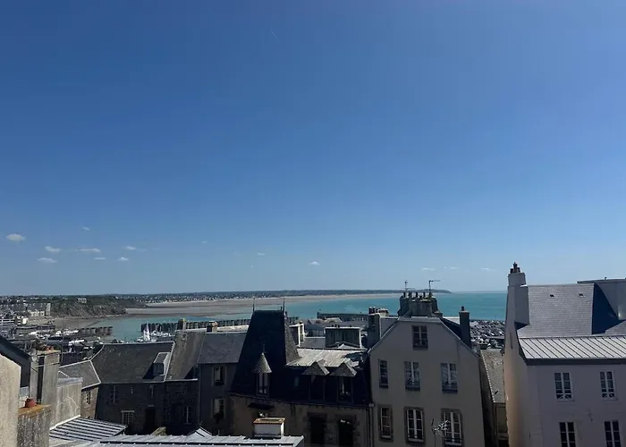 Holiday home La Rose Du Roc - Maison 4 Niveaux, Terrasse Vue Granville